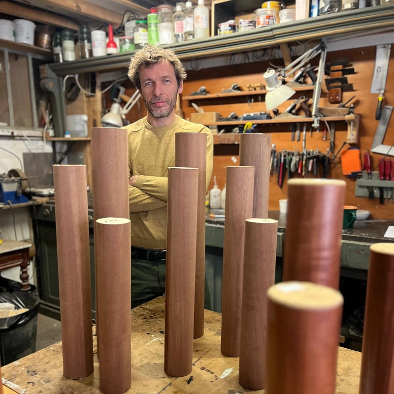 Fabriccant d'arbre de pluie artisanaux. Bâton de pluie longue durée
