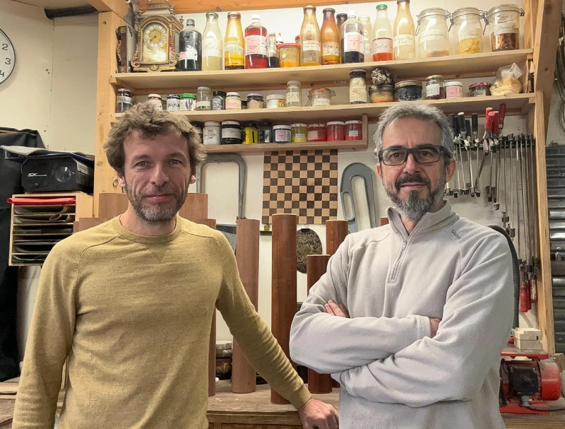 Mickael et Cédric fabricant d'arbres de pluie